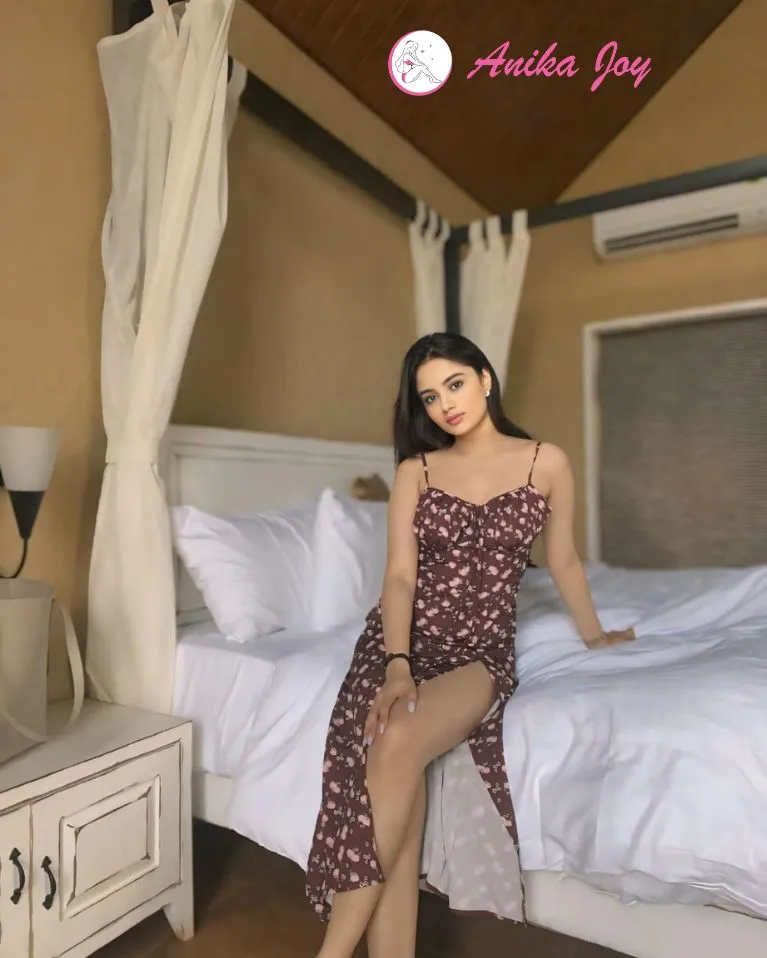 Portrait of Neha Patel offering escort service in Lucknow as an elegant businesswoman in intimate roles