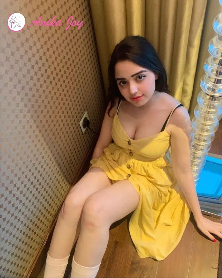 Portrait of Riya Singh offering escort service in Lucknow as an adventurous traveler in sensual roles